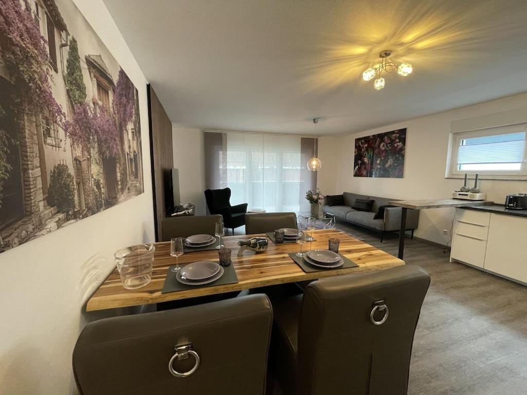 Exklusive Wohnung Zentral Mit Grossem Balkon Losheim Eksteriør billede