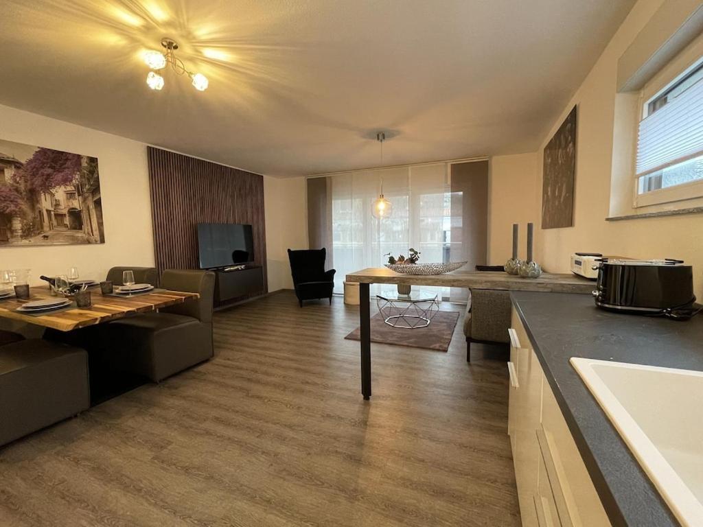 Exklusive Wohnung Zentral Mit Grossem Balkon Losheim Eksteriør billede